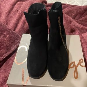 Crown vintage , black boot.